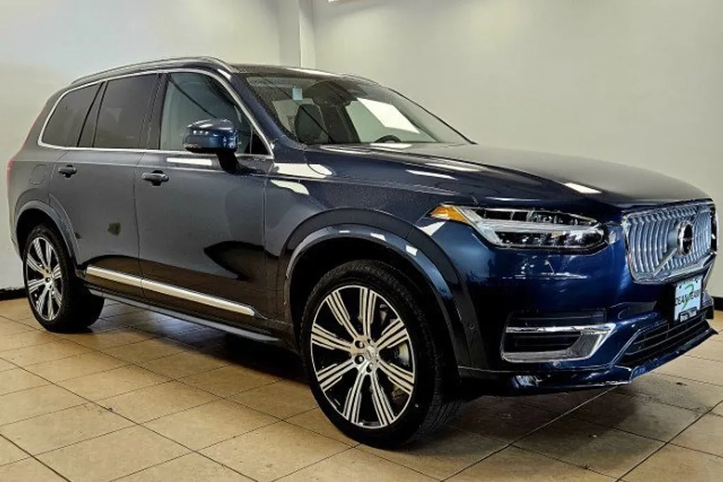2025 Volvo XC90 Plus photo 1