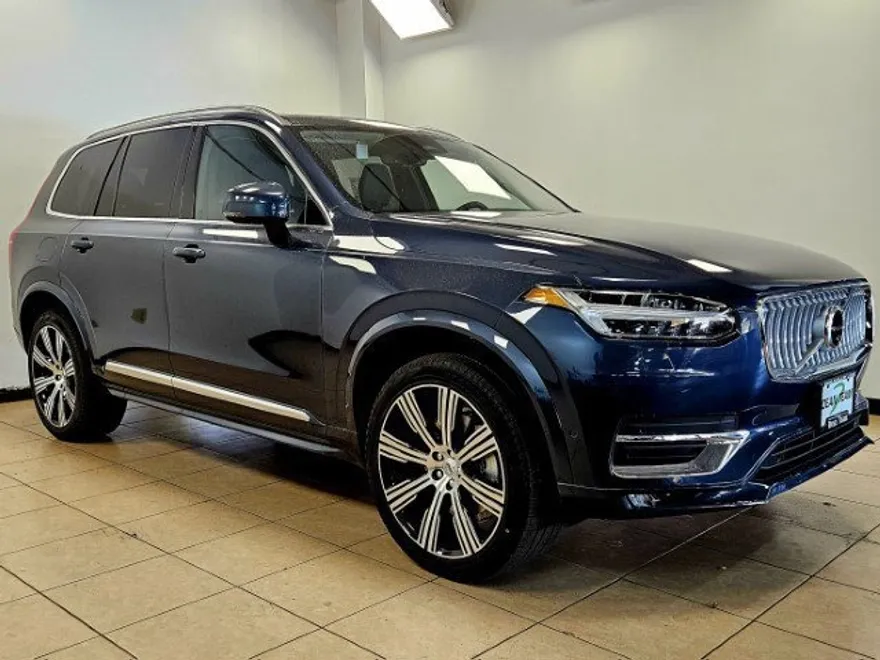 2025 Volvo XC90 Plus photo 1