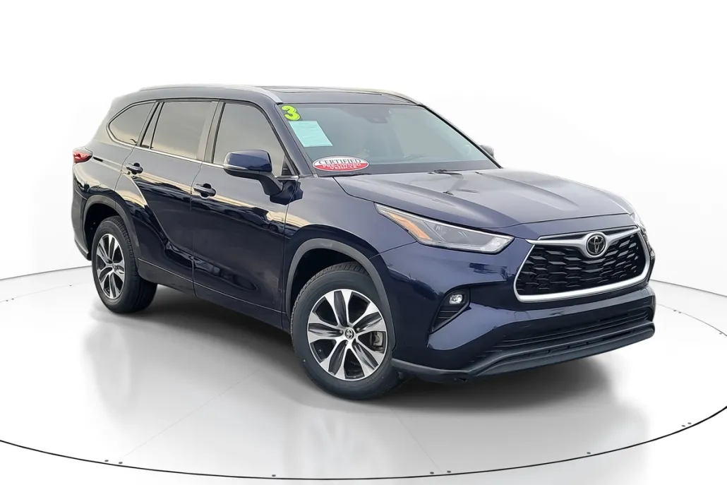 2023 Toyota Highlander XLE photo 1