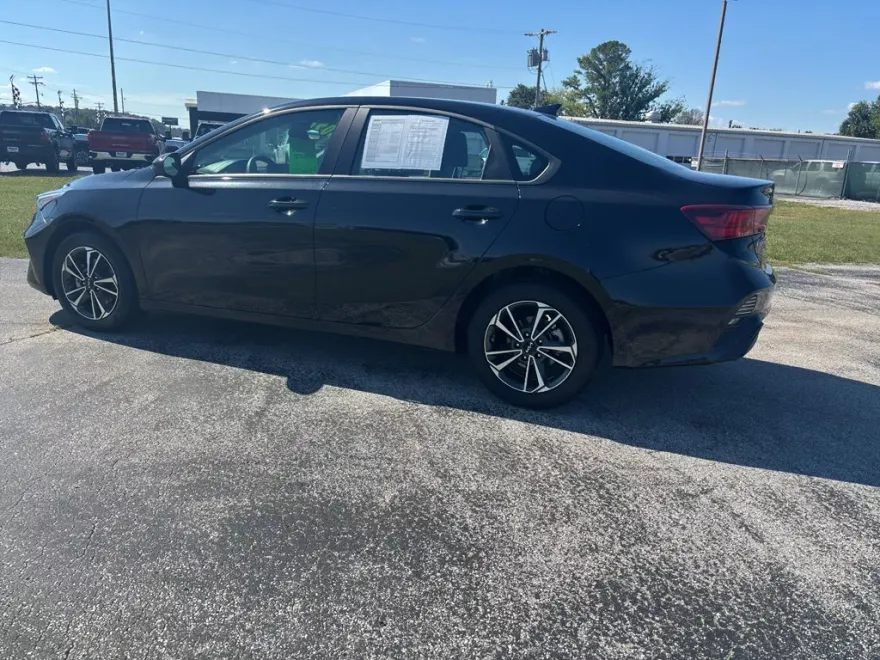 2024 Kia Forte LXS photo 1