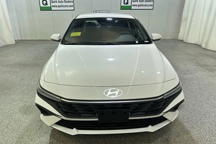 2025 Hyundai Elantra SE photo 1