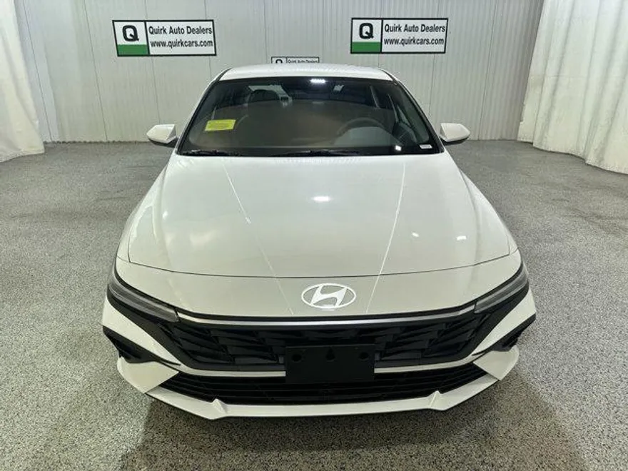 2025 Hyundai Elantra SE photo 1