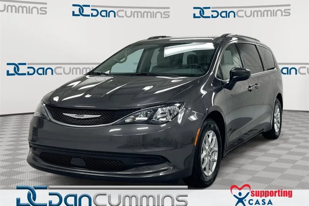 2021 Chrysler Voyager LXi photo 1