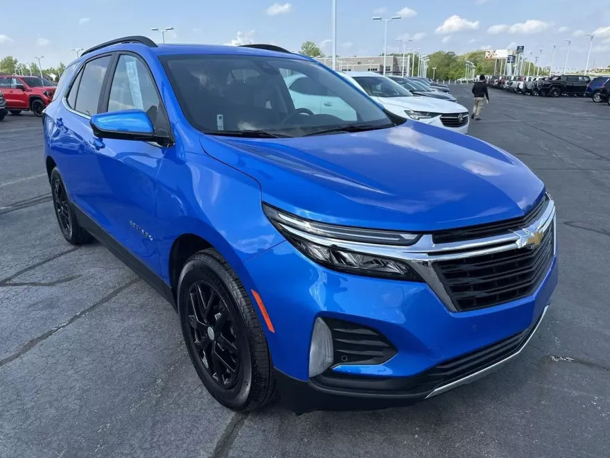 2024 Chevrolet Equinox LT photo 1