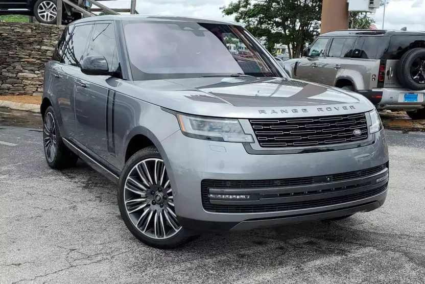 2023 Land Rover Range Rover SE photo 1