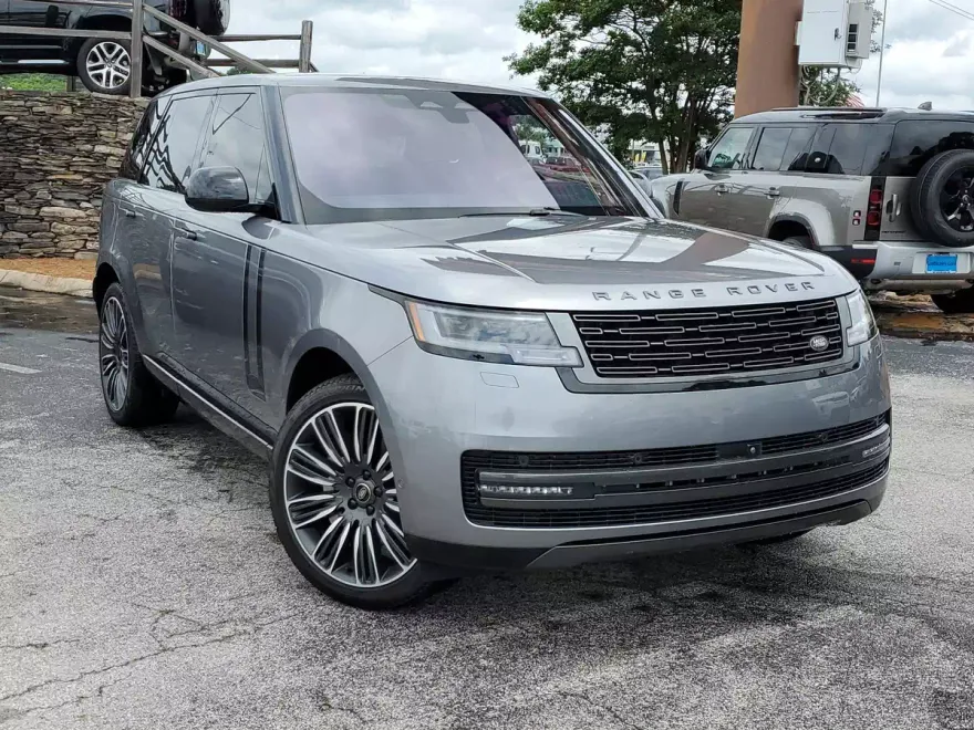 2023 Land Rover Range Rover SE photo 1