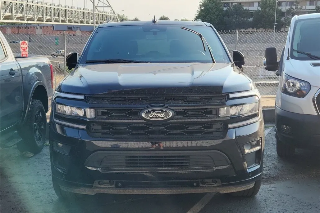 2024 Ford Expedition Limited photo 1