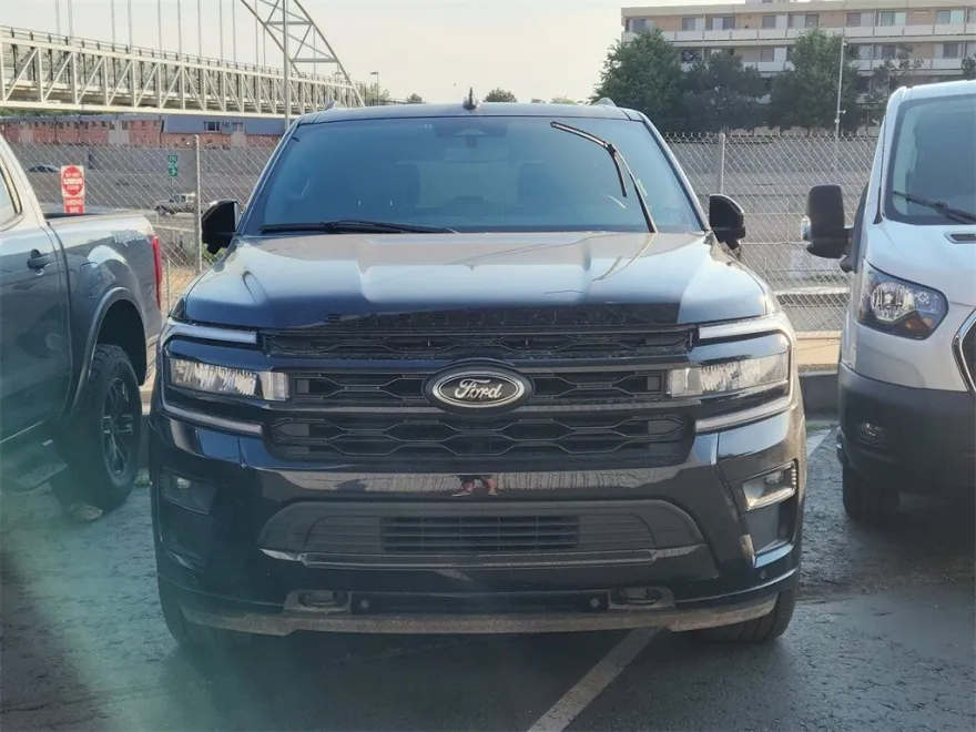 2024 Ford Expedition Limited photo 1