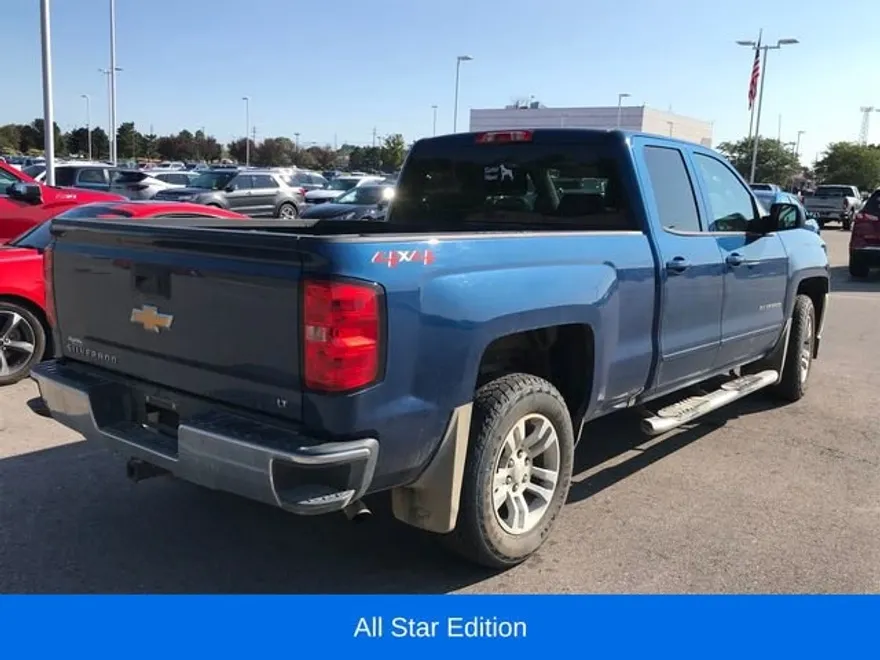 2018 Chevrolet Silverado 1500 LT photo 1
