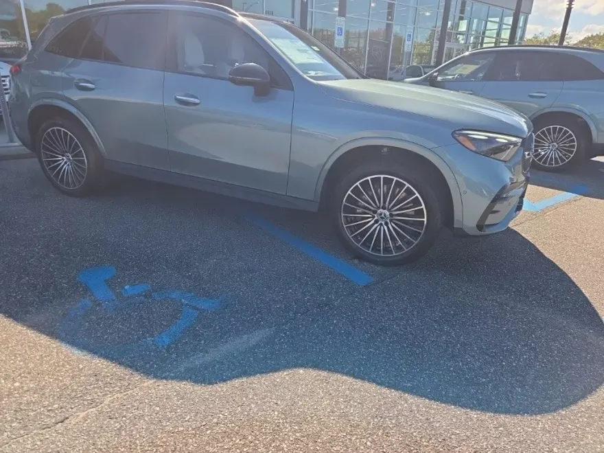 2026 Mercedes Benz GLC 300 4MATIC photo 1