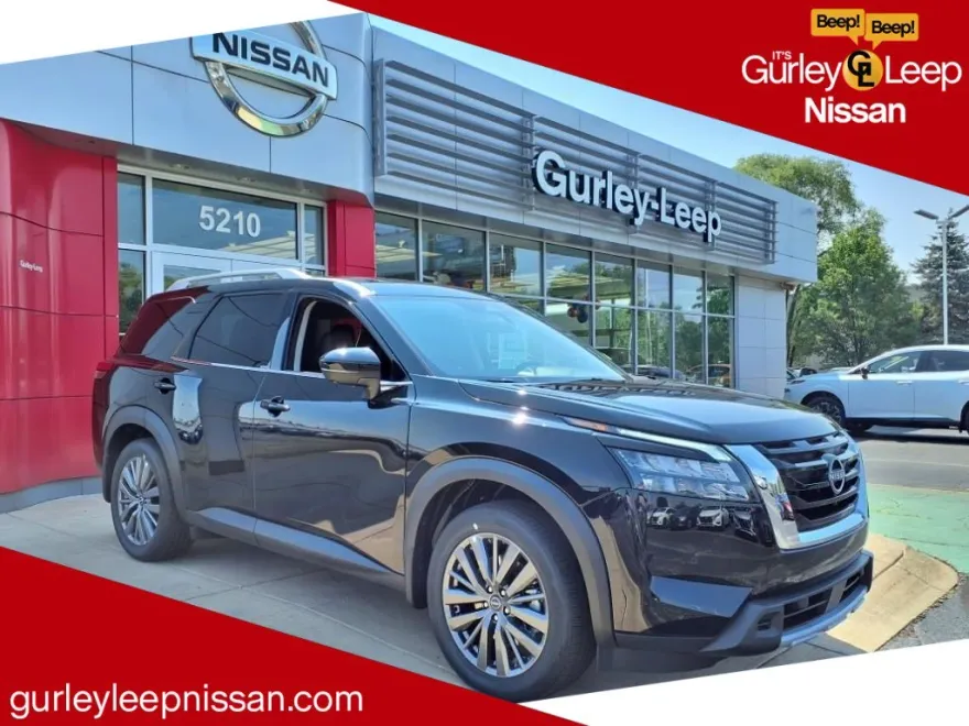 2025 Nissan Pathfinder SL photo 1