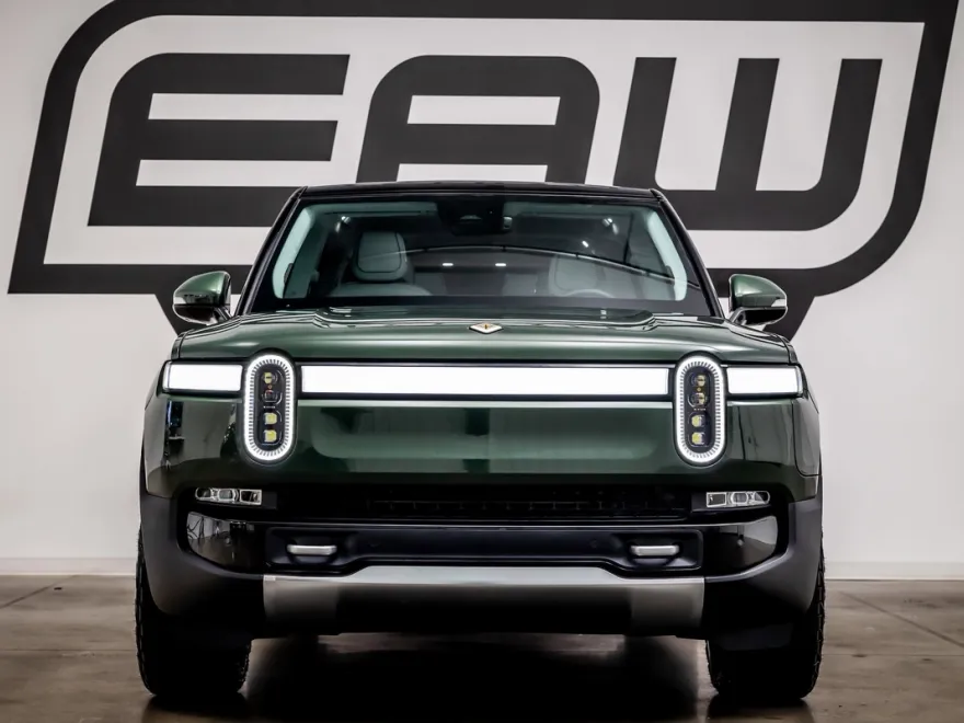 2023 Rivian R1S Adventure photo 3
