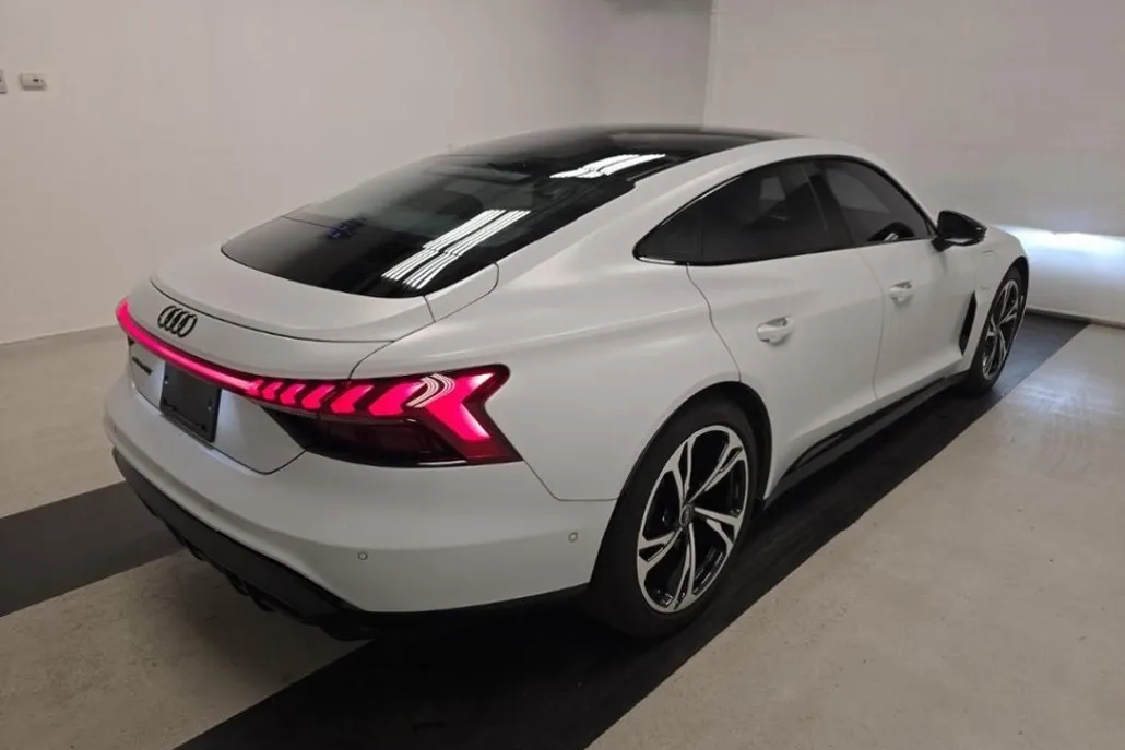 2022 Audi e-tron GT Prestige photo 1