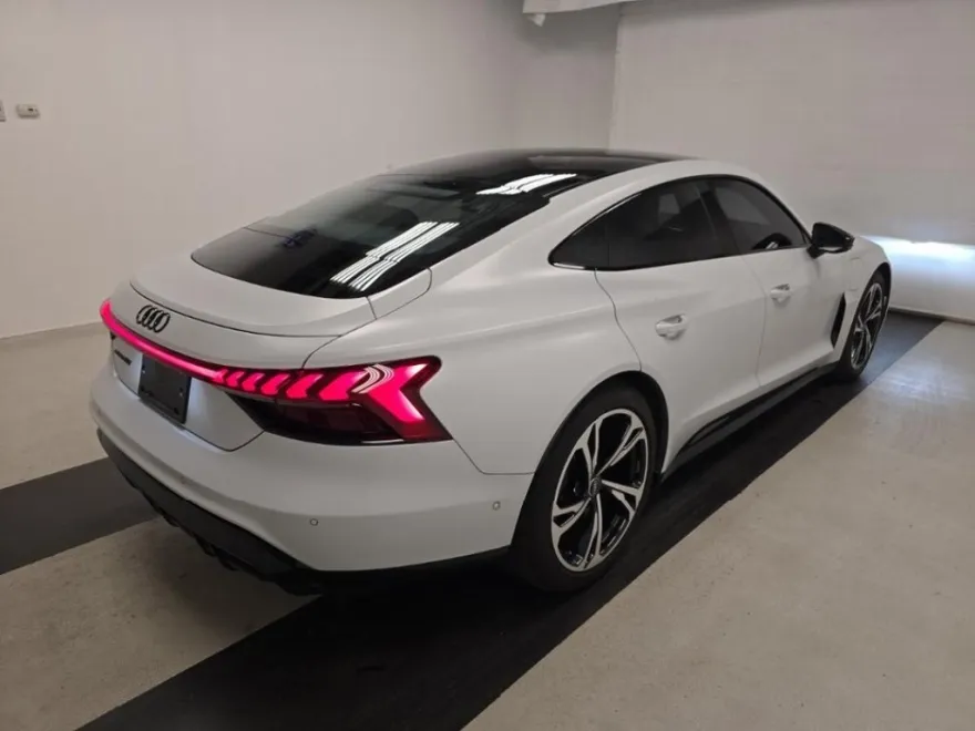 2022 Audi e-tron GT Prestige photo 1
