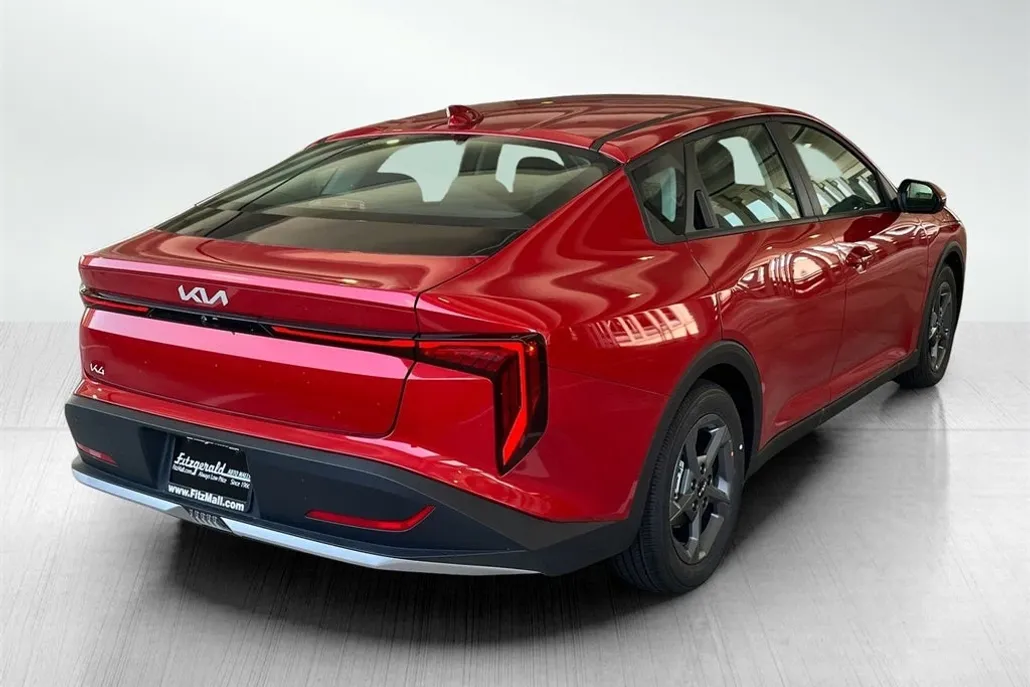 2025 Kia K4 LXS photo 1