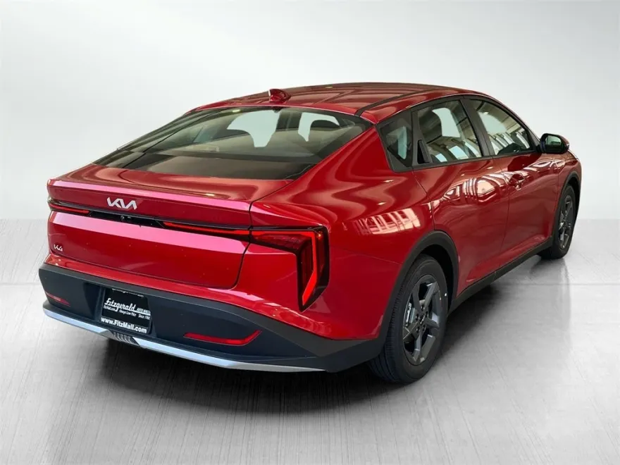 2025 Kia K4 LXS photo 1