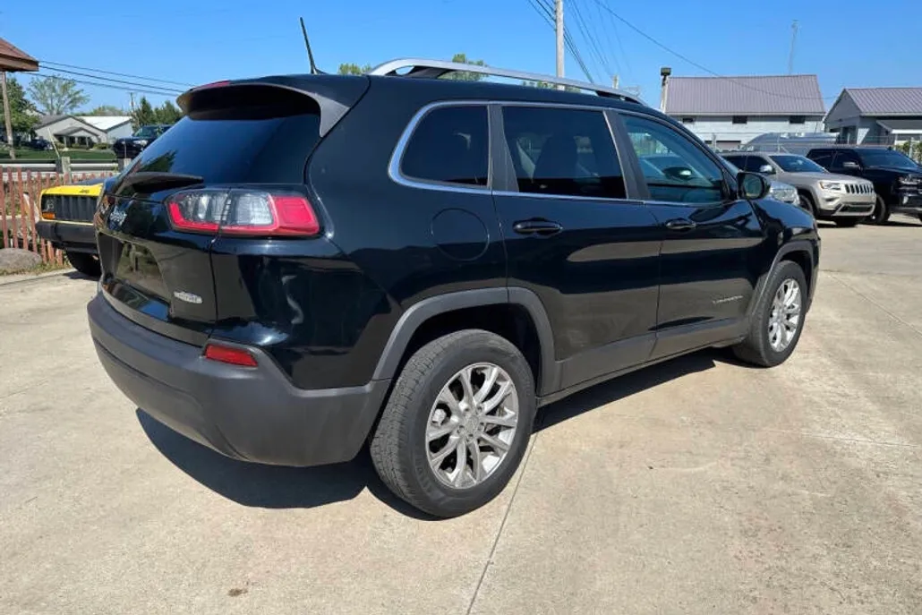 2019 Jeep Cherokee Latitude photo 1