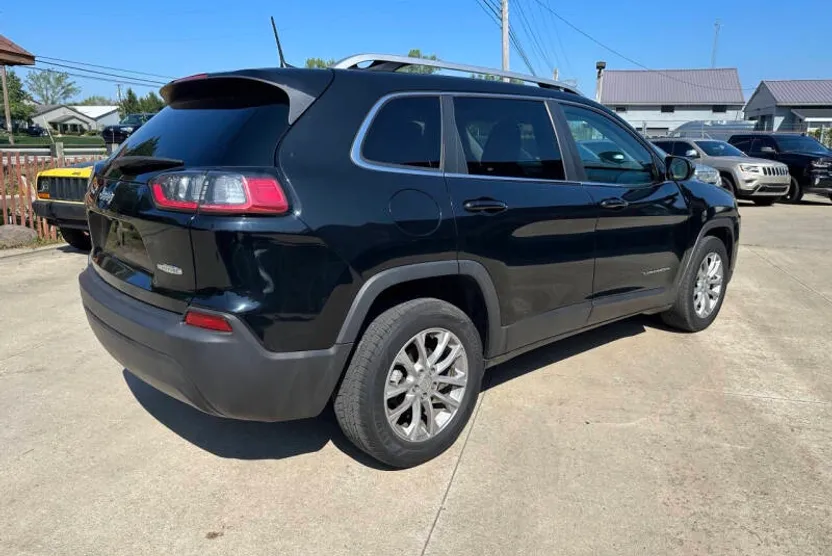 2019 Jeep Cherokee Latitude photo 1