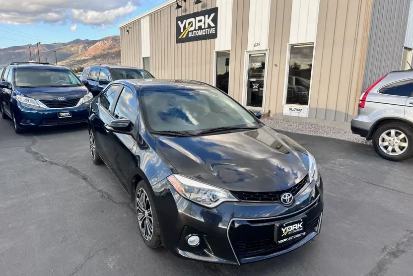 2014 Toyota Corolla Plus photo 1
