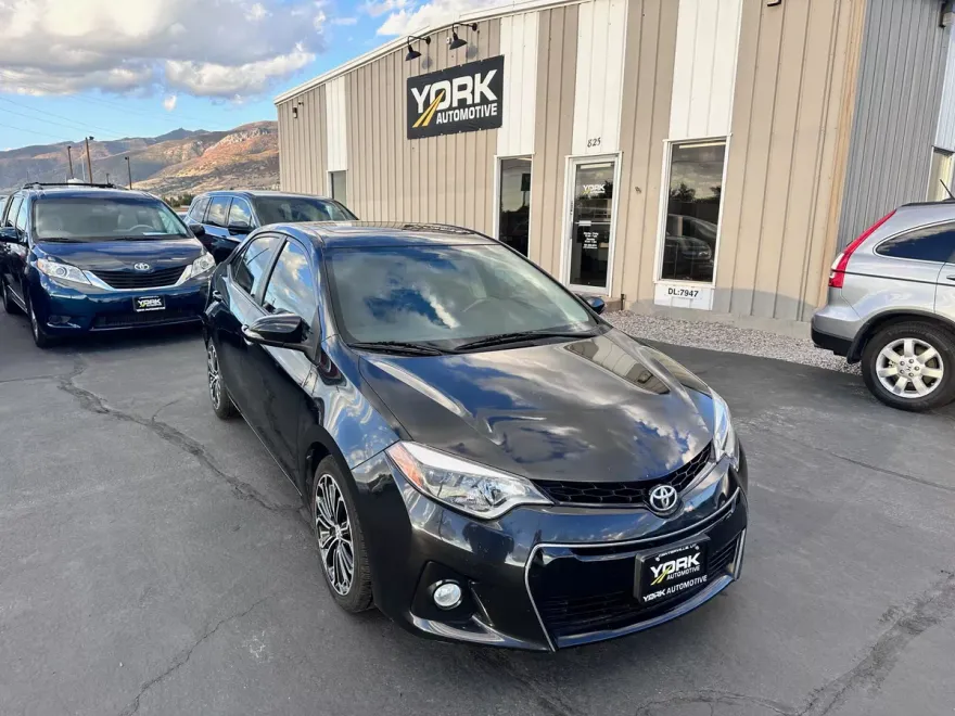 2014 Toyota Corolla Plus photo 1