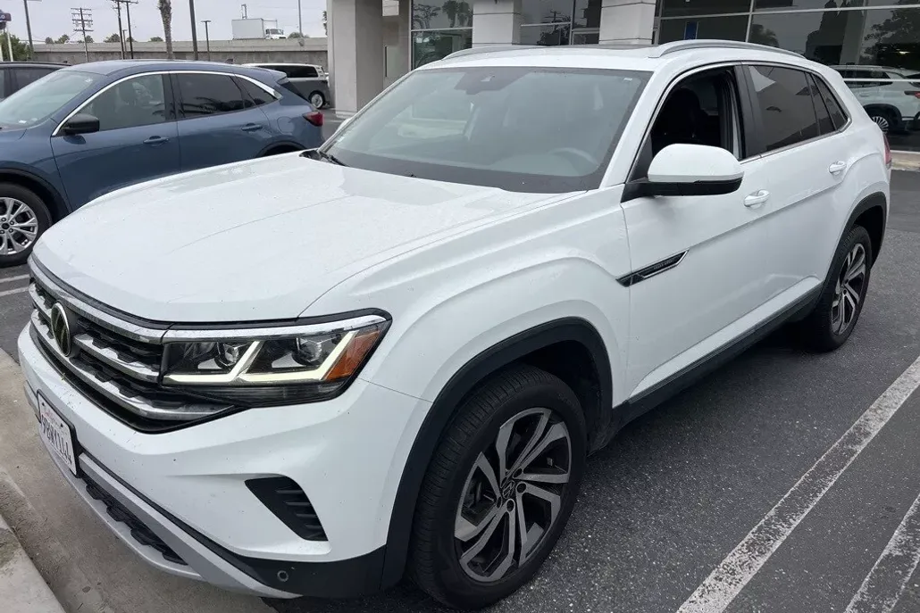 2022 Volkswagen Atlas Cross Sport SEL photo 1