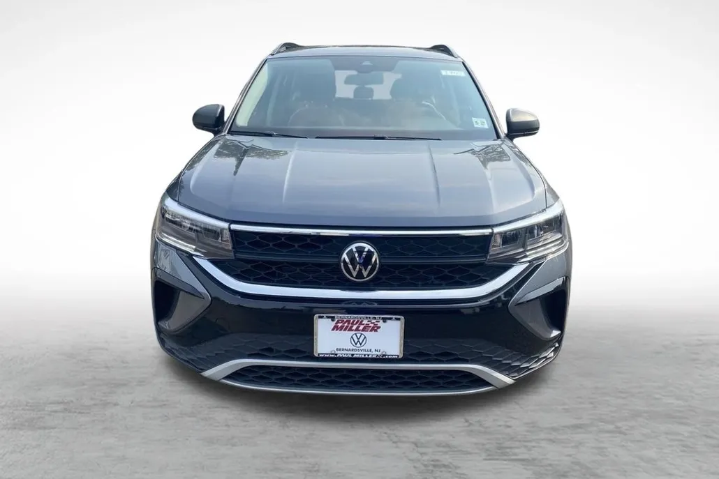 2022 Volkswagen Taos S photo 1