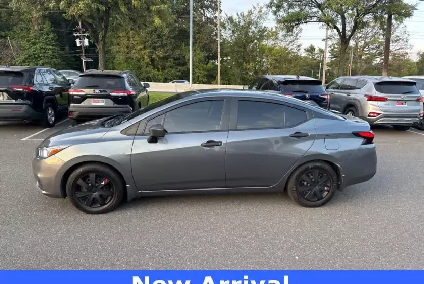 2021 Nissan Versa S photo 1