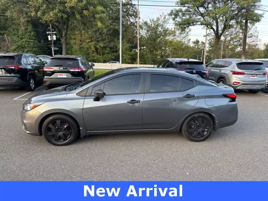 2021 Nissan Versa S photo 1