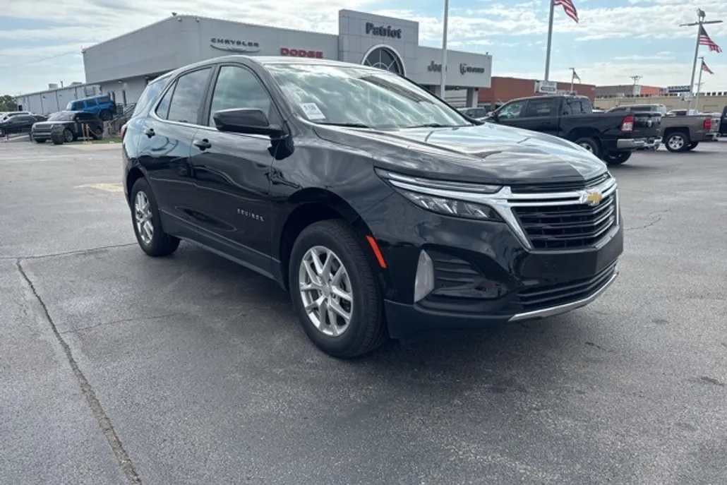 2024 Chevrolet Equinox LT photo 1