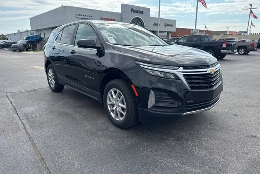 2024 Chevrolet Equinox LT photo 1