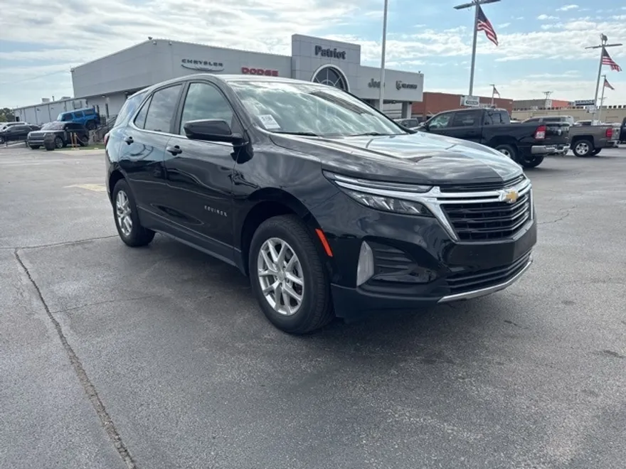 2024 Chevrolet Equinox LT photo 1