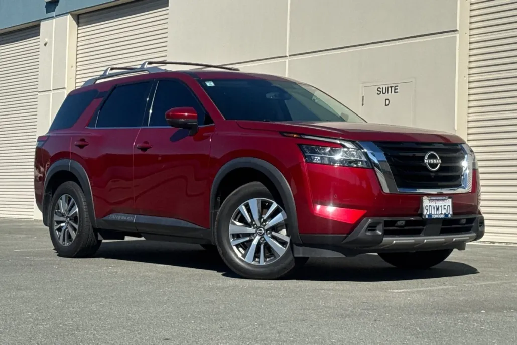 2023 Nissan Pathfinder SL photo 1