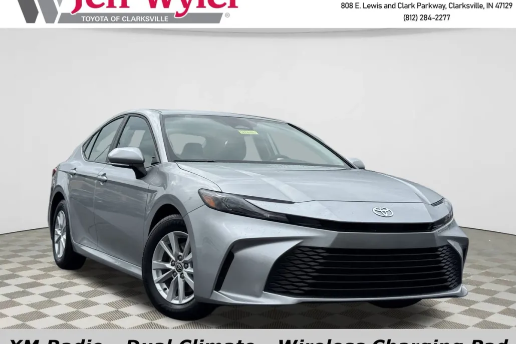 2025 Toyota Camry LE Hybrid photo 1