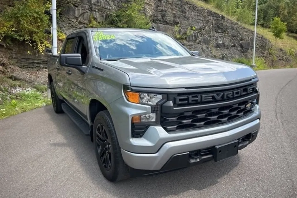 2023 Chevrolet Silverado 1500 Custom photo 1