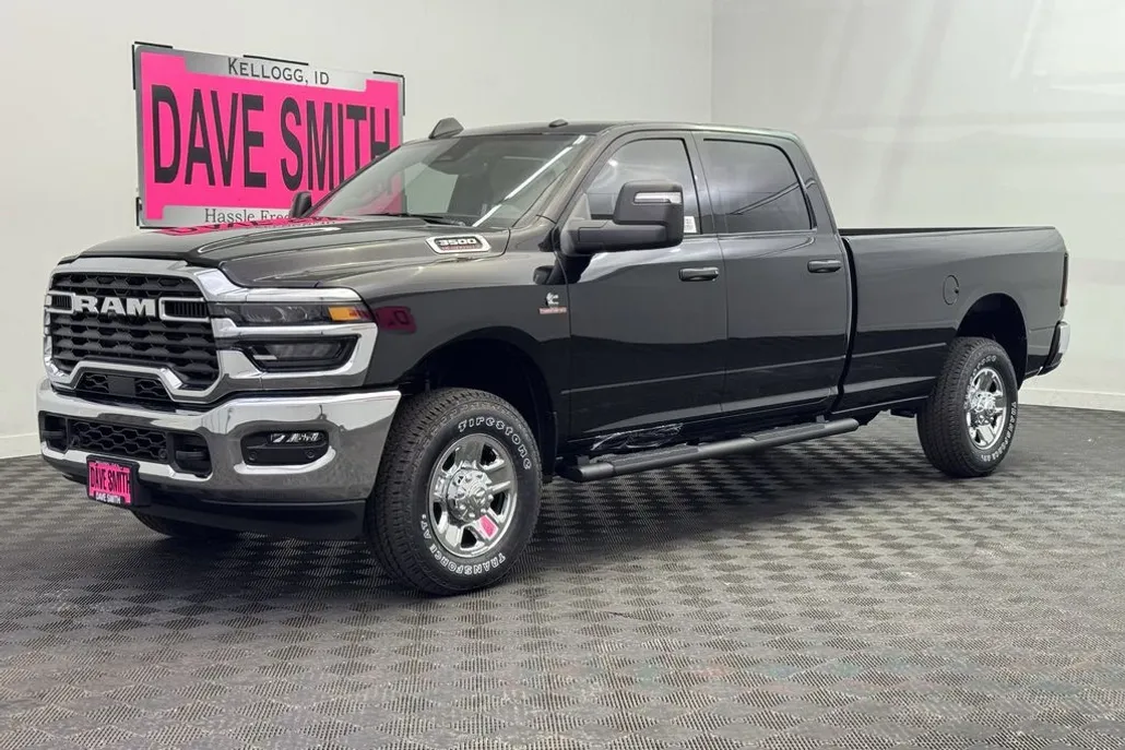 2025 Ram 3500 Tradesman photo 1