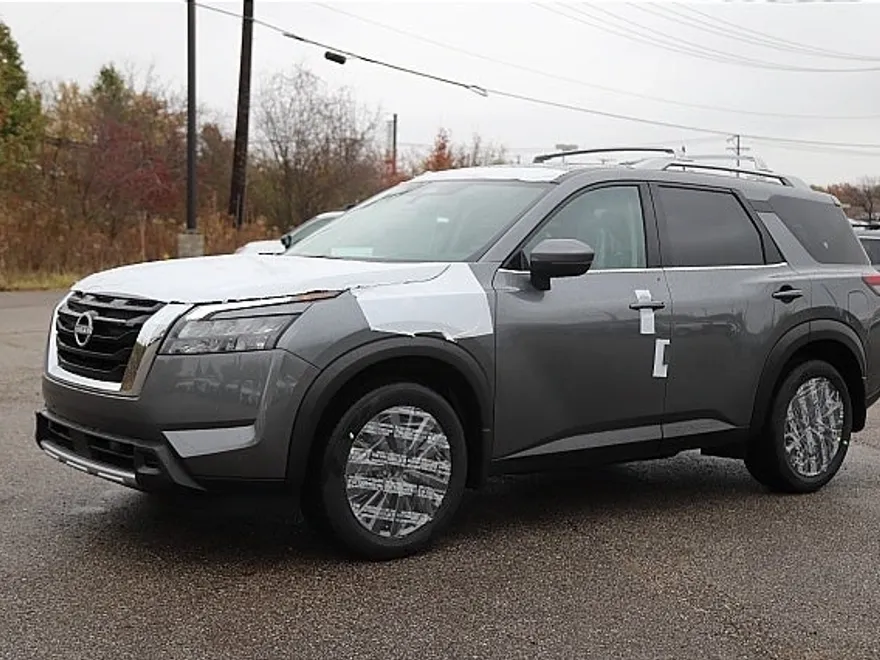 2025 Nissan Pathfinder SL photo 1