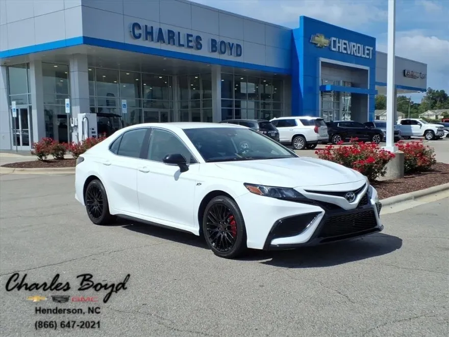 2022 Toyota Camry SE photo 1