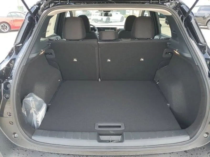 2025 Nissan Kicks SV photo 1