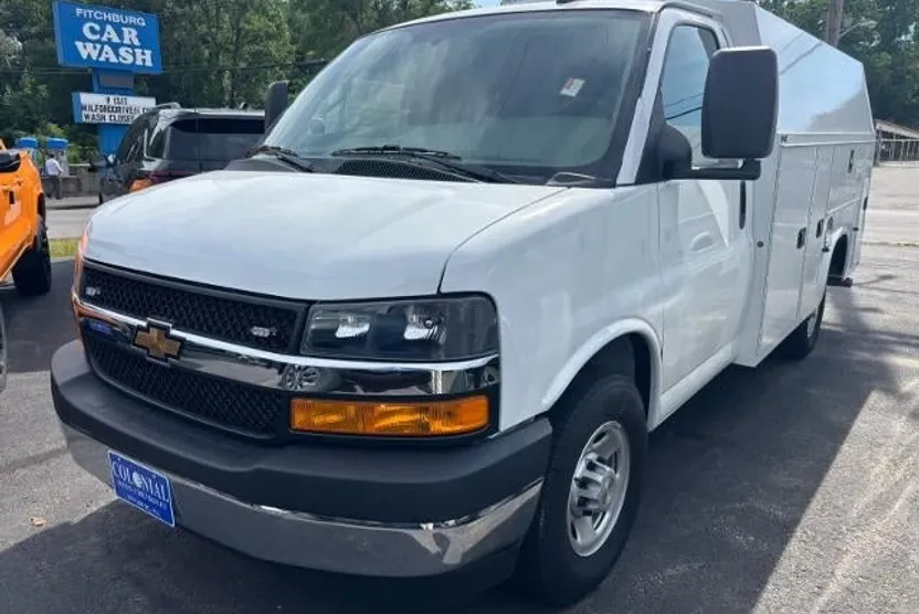 2024 Chevrolet Express Cutaway 3500 Base photo 1