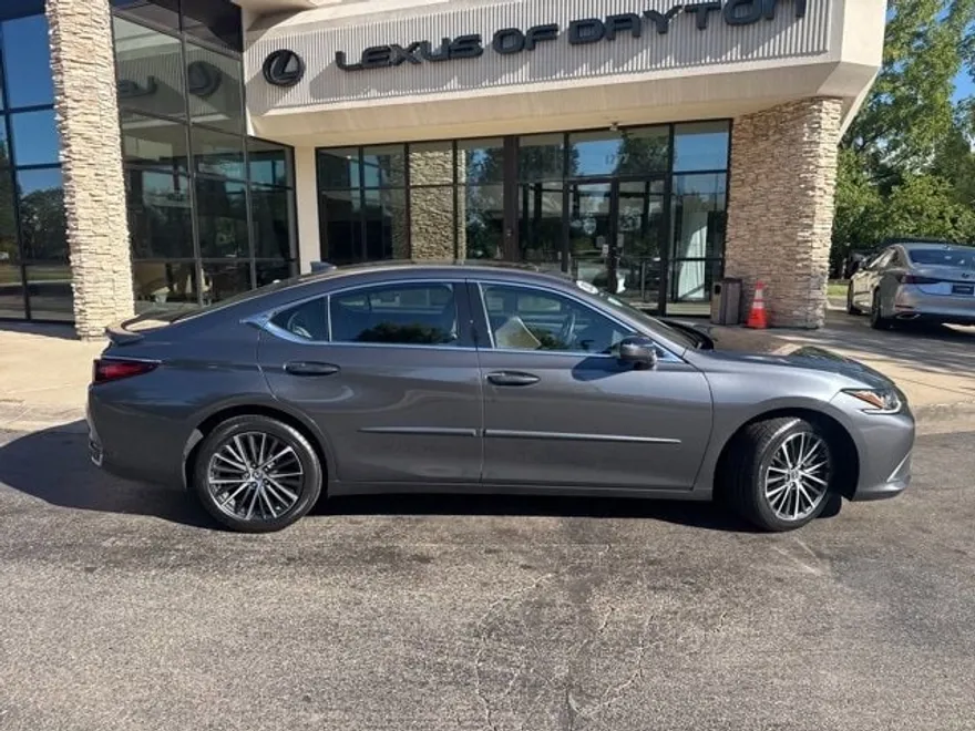 2022 Lexus ES 250 Luxury photo 1