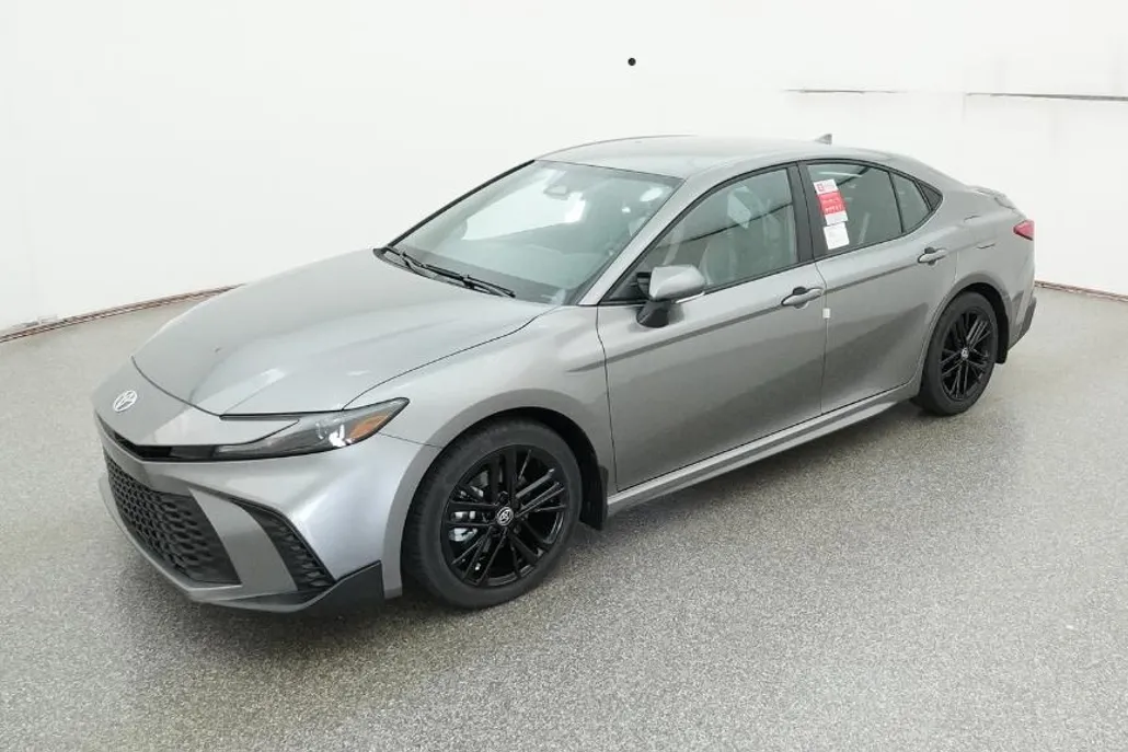 2026 Toyota Camry SE photo 1