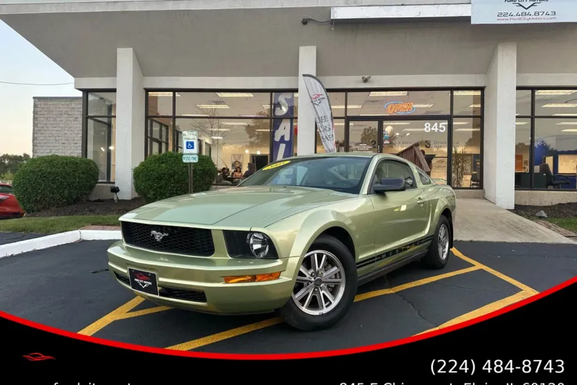 2005 Ford Mustang Deluxe photo 1