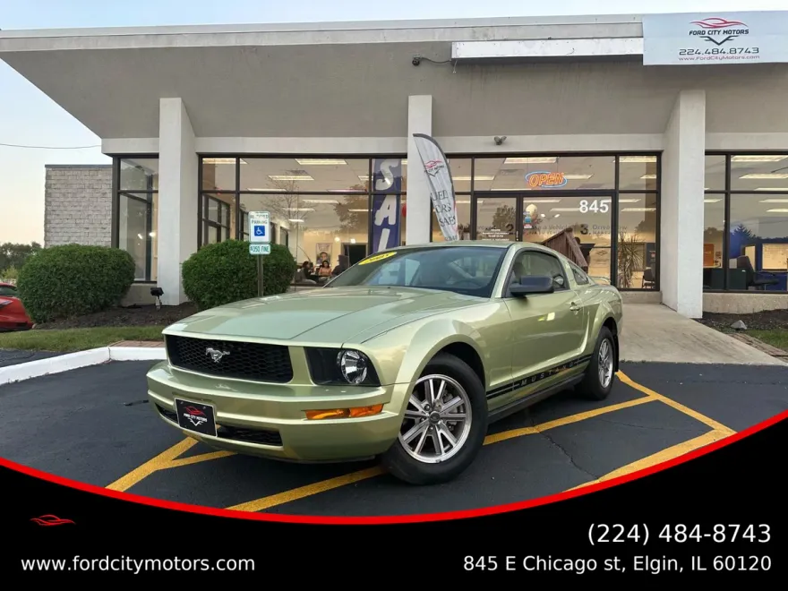 2005 Ford Mustang Deluxe photo 1