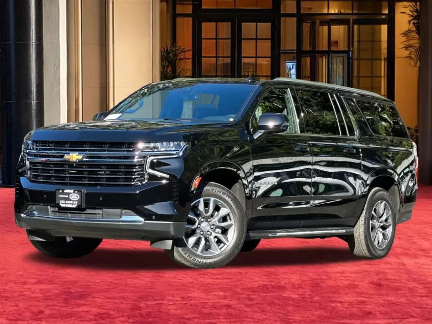 2024 Chevrolet Suburban LT photo 1