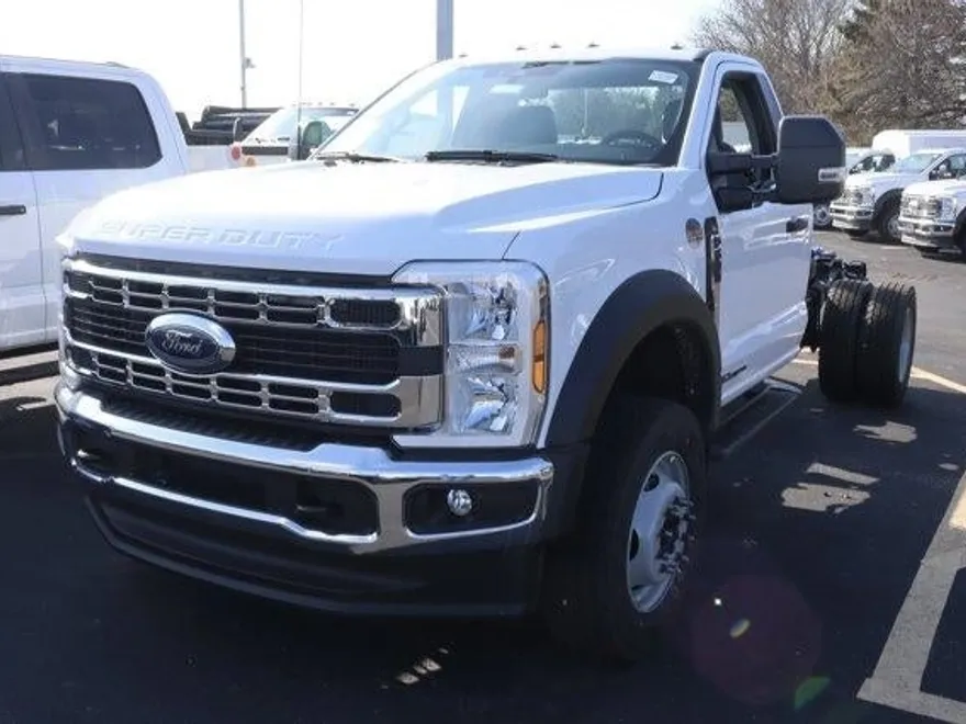 2024 Ford F-600 photo 1