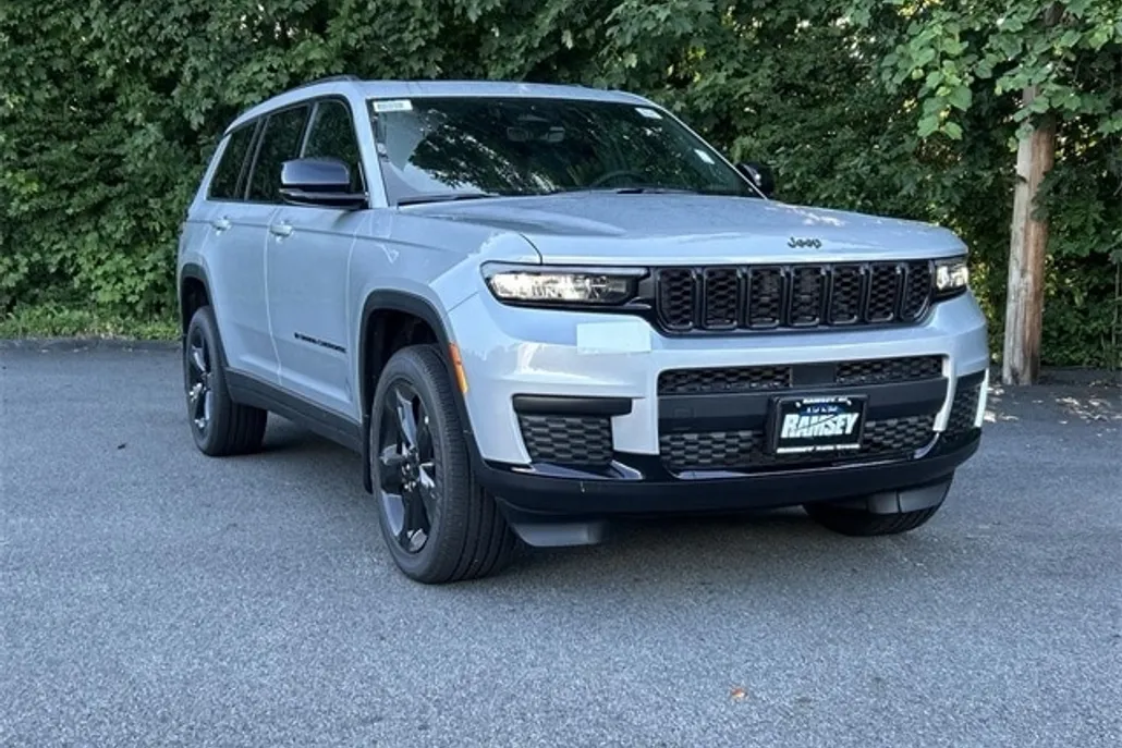 2025 Jeep Grand Cherokee Altitude X photo 1