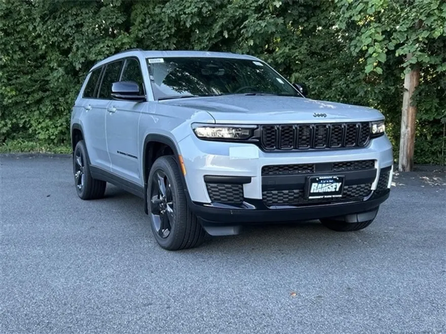 2025 Jeep Grand Cherokee Altitude X photo 1