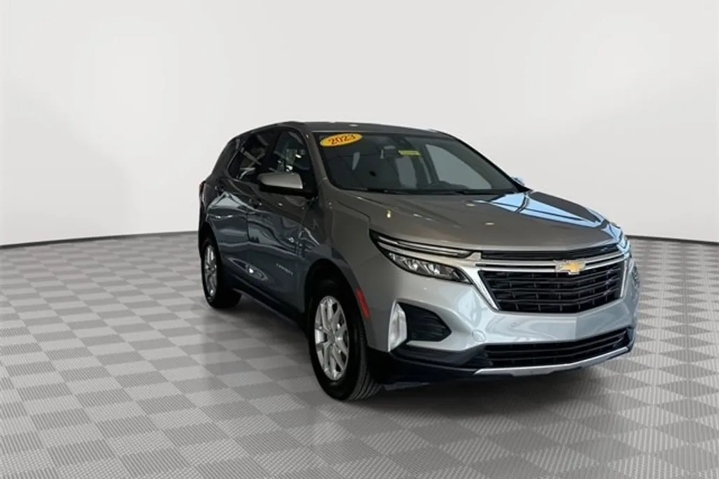 2023 Chevrolet Equinox LT photo 1