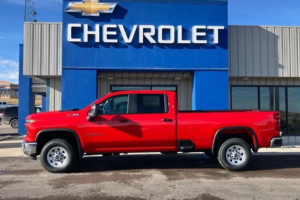 2025 Chevrolet Silverado 3500HD photo 1