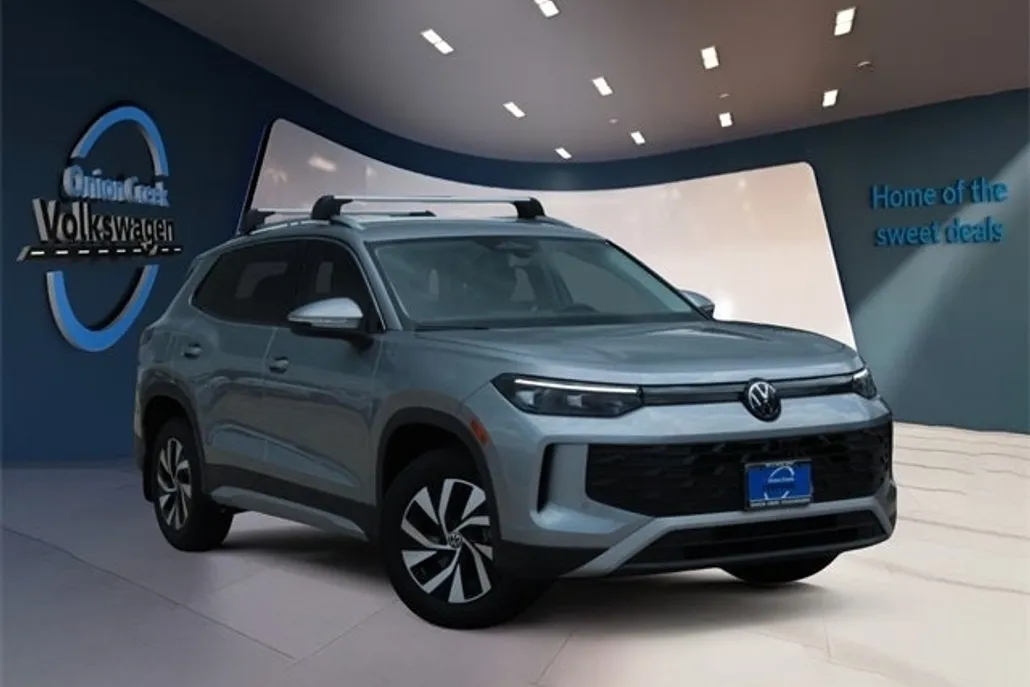 2025 Volkswagen Tiguan S photo 1